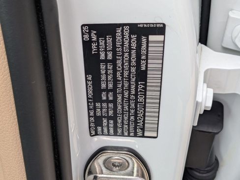 Certified 2026 Porsche Macan AWD/4WD image 29