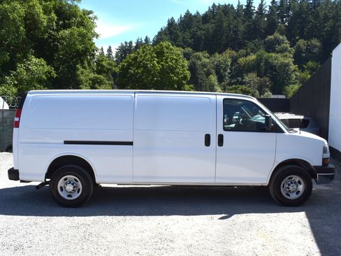 Used 2022 Chevrolet Express 3500 Extended w/ Driver Convenience Package RWD image 8