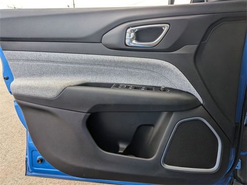 Used 2022 Jeep Compass Latitude image 10