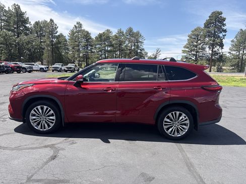 Used 2022 Toyota Highlander Platinum AWD/4WD image 7