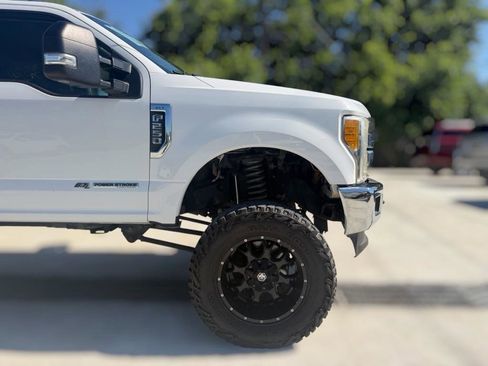 Used 2017 Ford F250 XLT w/ XLT Value Package AWD/4WD image 5