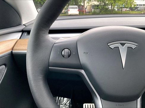 Used 2022 Tesla Model Y Performance AWD/4WD image 24