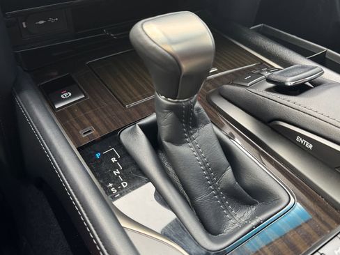 Used 2018 Lexus LX 570 image 8