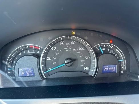 Used 2014 Toyota Camry LE FWD image 11