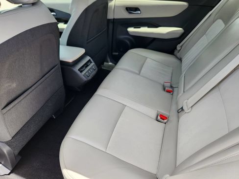 Used 2025 Nissan Ariya AWD image 13