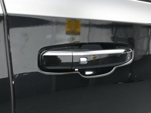 Used 2024 Chevrolet Suburban LT RWD image 43