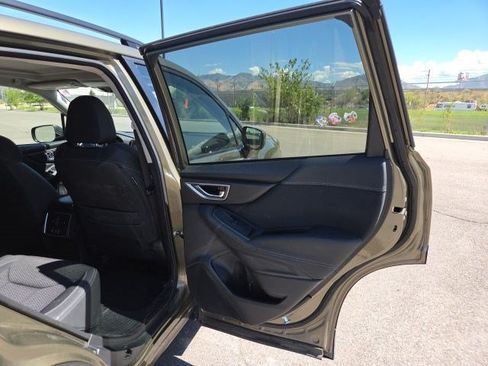 Used 2024 Subaru Forester Premium AWD/4WD image 17