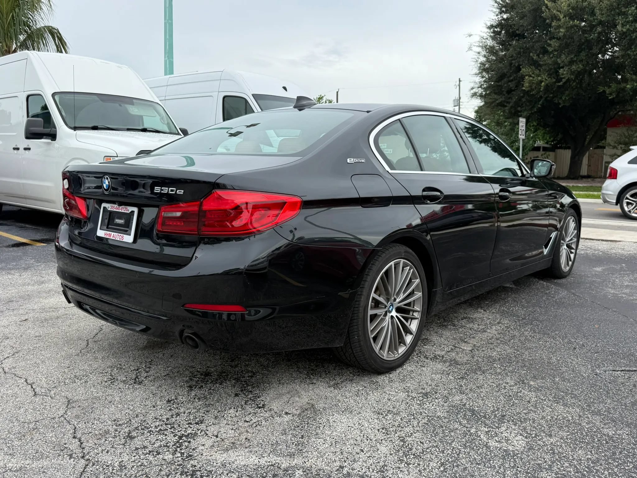 Used 2019 BMW 530e w/ Convenience Package RWD image 5