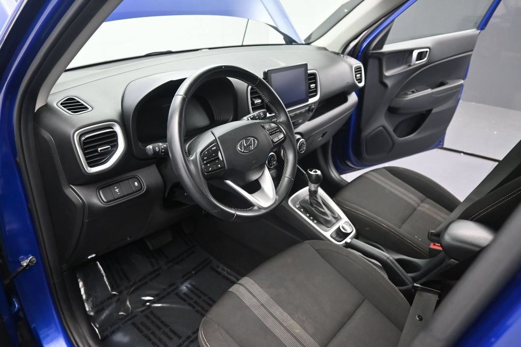 Used 2024 Hyundai Venue SEL FWD image 15