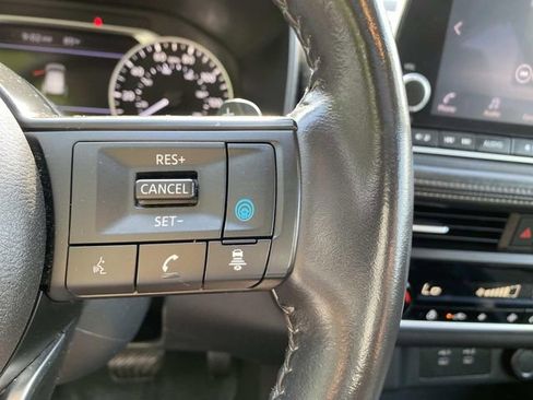 Used 2024 Nissan Rogue SV w/ SV Premium Package FWD image 14