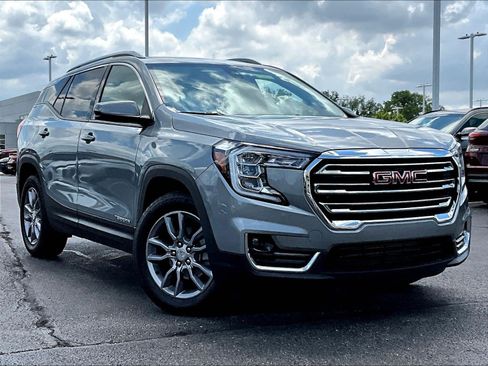 Used 2023 GMC Terrain SLT w/ LPO, Floor Liner Package FWD image 3