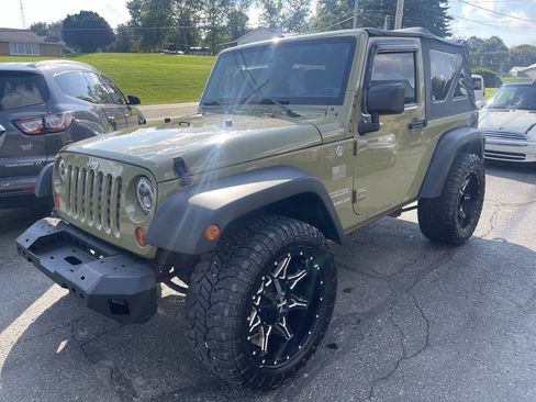 Used 2013 Jeep Wrangler Sport AWD/4WD image 2