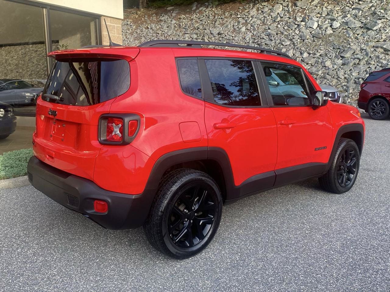 Used 2022 Jeep Renegade Altitude w/ Convenience Group AWD/4WD image 2