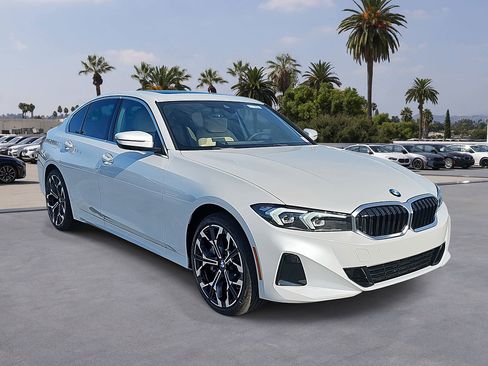 New 2026 BMW 330i xDrive Sedan w/ Convenience Package AWD/4WD image 3