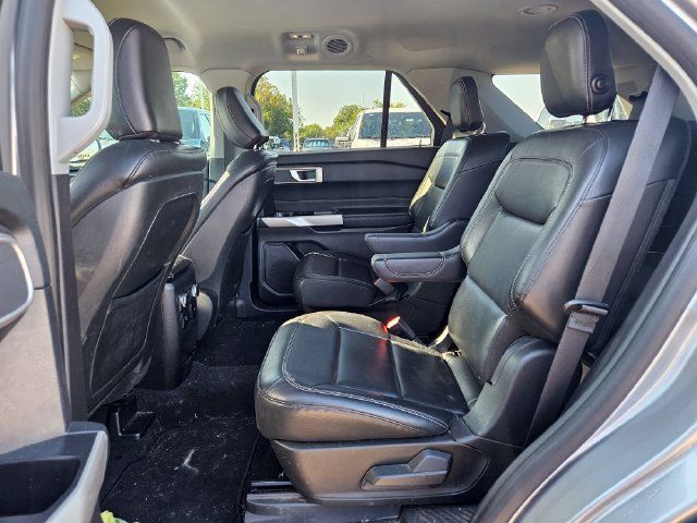 Used 2020 Ford Explorer XLT w/ Equipment Group 202A RWD image 5