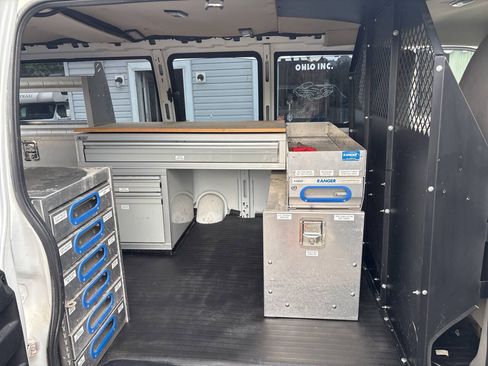 Used 2014 Chevrolet Express 3500 Extended RWD image 18