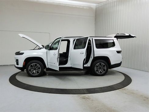 New 2026 Jeep Grand Wagoneer 4WD image 12