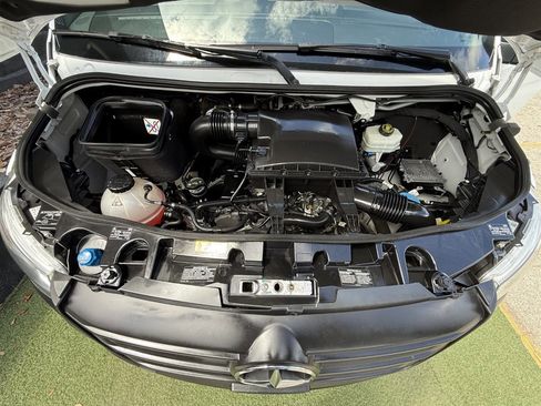 Used 2021 Mercedes-Benz Sprinter 2500 image 34