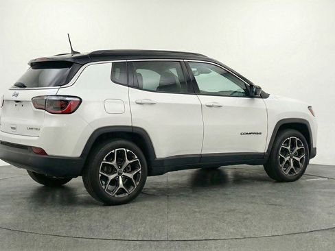Used 2025 Jeep Compass Limited image 9