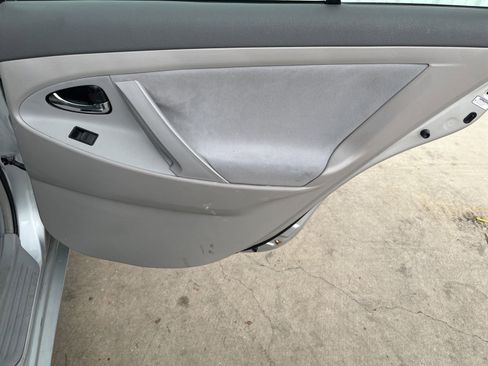 Used 2009 Toyota Camry LE FWD image 16