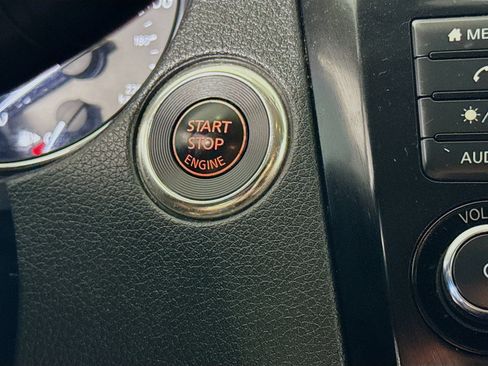 Used 2018 Nissan Rogue SV image 21