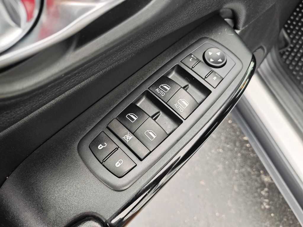 Used 2020 Jeep Cherokee Latitude Plus AWD/4WD image 11