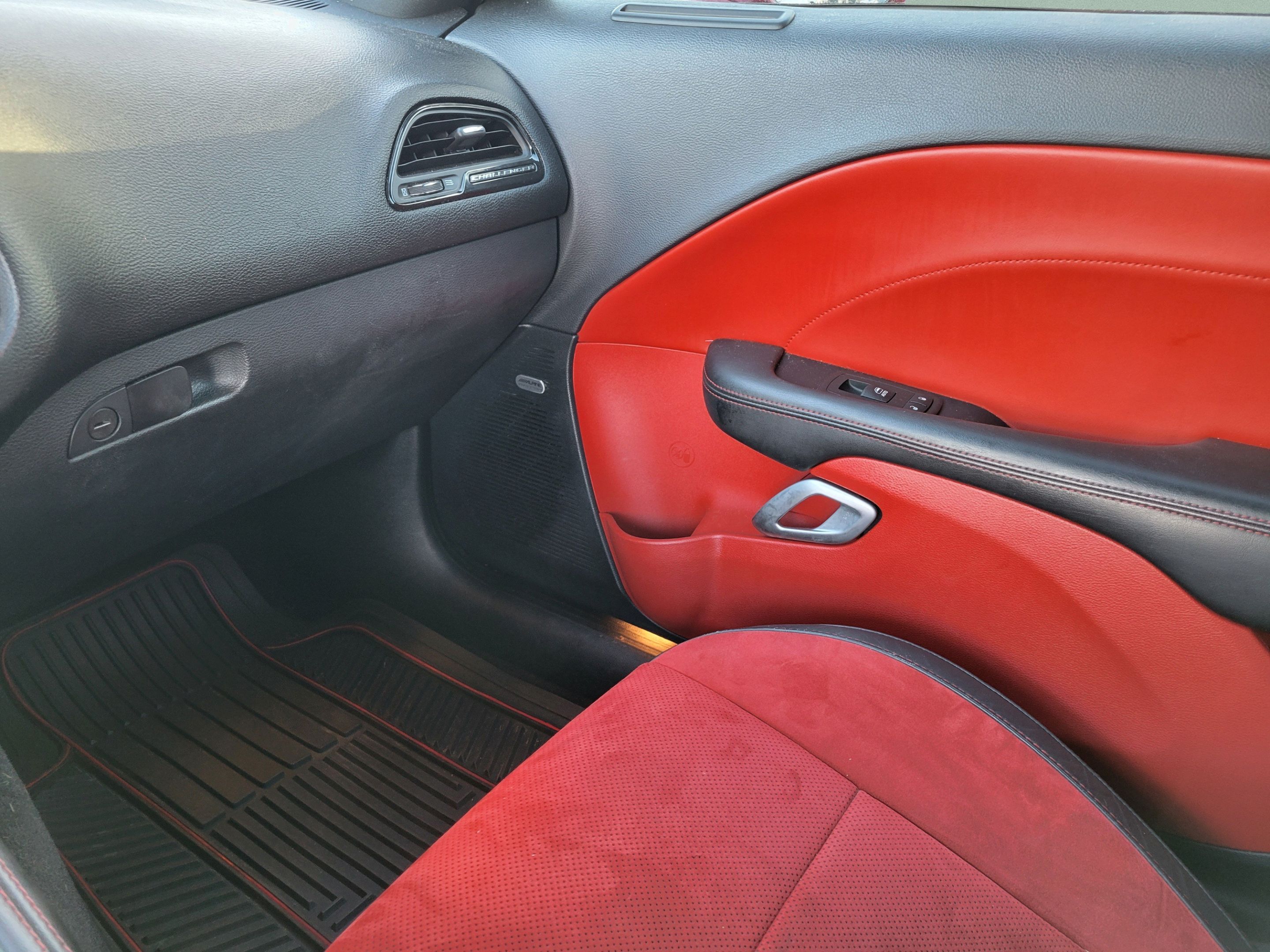Used 2015 Dodge Challenger R/T Plus RWD image 19