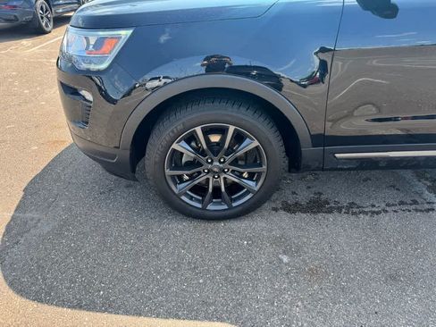 Used 2018 Ford Explorer XLT w/ Equipment Group 202A AWD/4WD image 9
