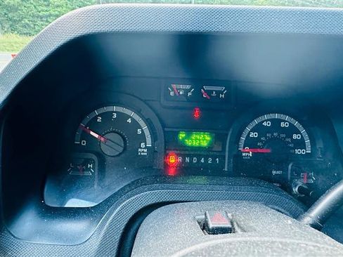 Used 2018 Ford E-350 and Econoline 350 Super Duty w/ Power Windows & Locks Group image 14