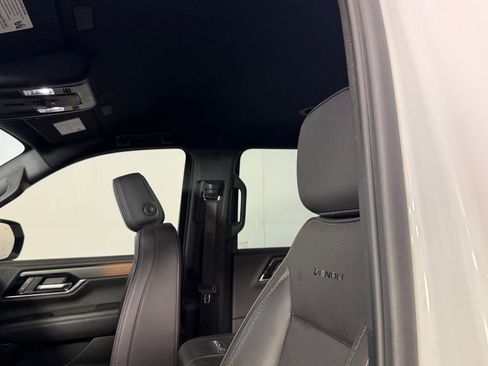 Used 2025 GMC Yukon XL Denali AWD/4WD image 26