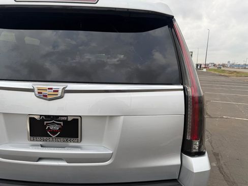 Used 2019 Cadillac Escalade ESV Premium Luxury image 23