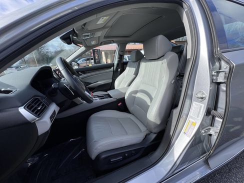 Used 2019 Honda Accord Touring image 11