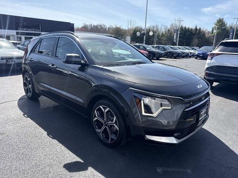 Used 2023 Kia Niro EX Touring FWD image 10