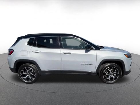 Used 2025 Jeep Compass Limited AWD/4WD image 16