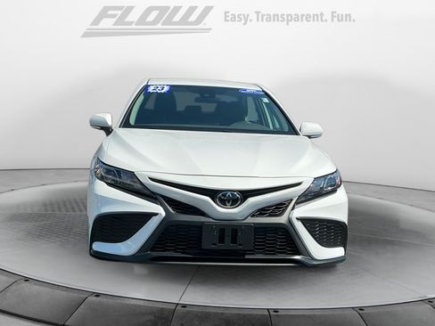 Used 2023 Toyota Camry SE FWD image 3