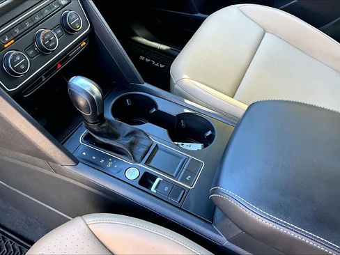 Used 2020 Volkswagen Atlas Cross Sport SE w/ Towing Package image 17