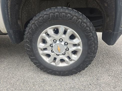 Used 2022 Chevrolet Silverado 2500 LTZ w/ Safety Package image 5