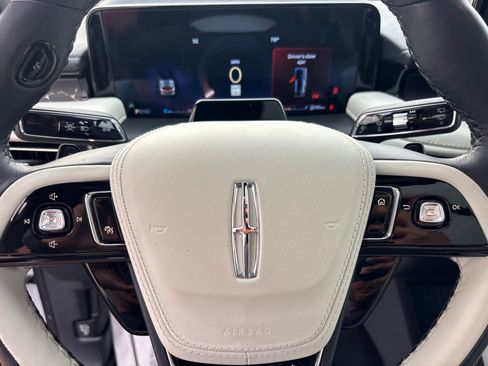 Certified 2025 Lincoln Aviator Black Label AWD/4WD image 16