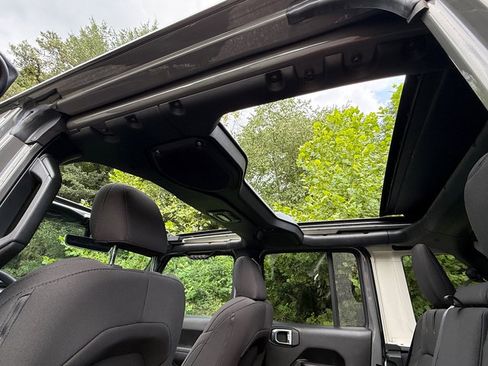 Used 2023 Jeep Wrangler Unlimited w/ Sun & Screen Package AWD/4WD image 27