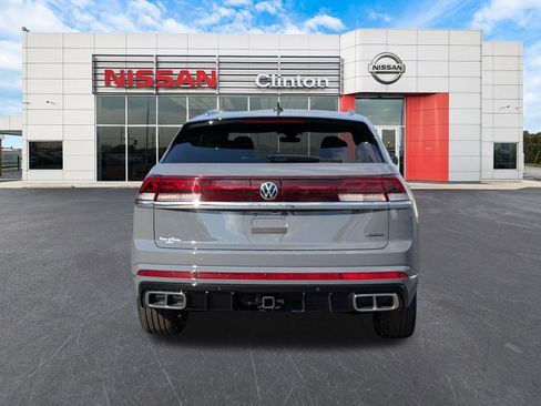 Used 2025 Volkswagen Atlas Cross Sport SEL Premium R-Line AWD/4WD image 4