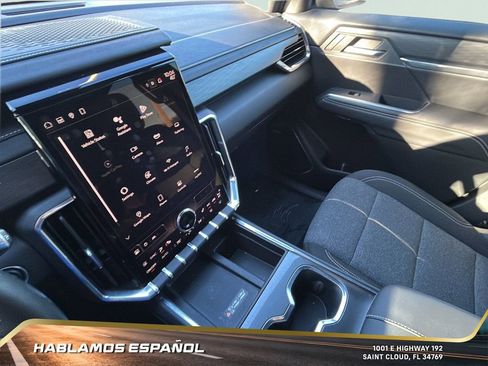 Used 2025 GMC Acadia Elevation image 23