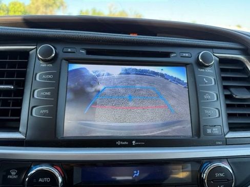 Used 2015 Toyota Highlander XLE AWD/4WD image 14