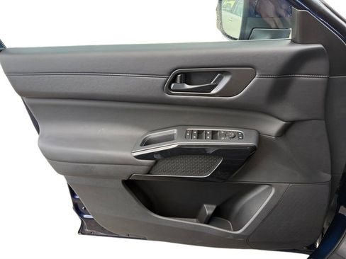 New 2025 Nissan Pathfinder SV w/ Black Appearance Package image 17