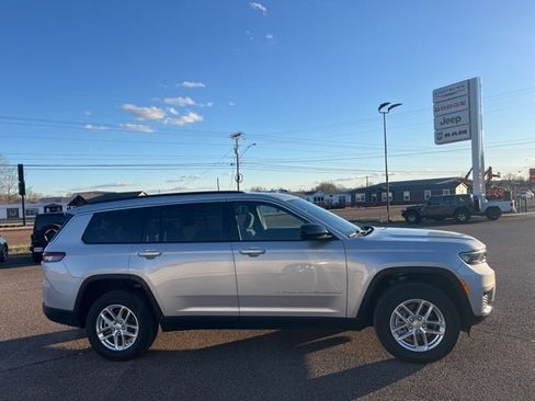 Used 2025 Jeep Grand Cherokee L Laredo w/ Luxury Tech Group I image 8