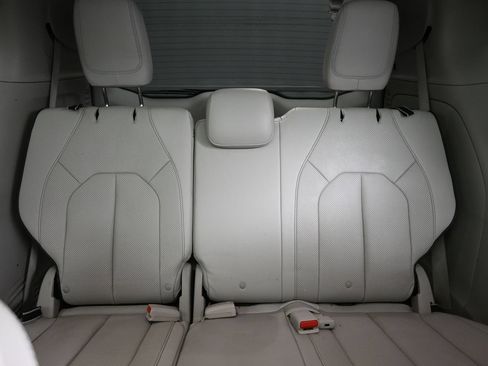Used 2018 Chrysler Pacifica Limited w/ Advanced Safetytec Group FWD image 21