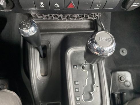 Used 2015 Jeep Wrangler Unlimited Sahara w/ Dual Top Group image 27