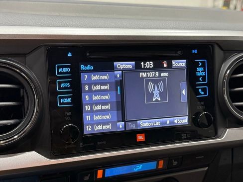 Used 2017 Toyota Tacoma Limited image 28