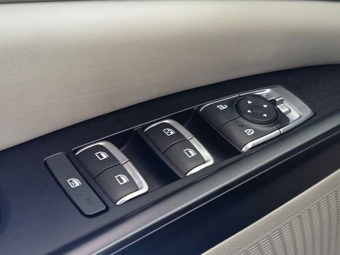 Used 2024 Kia Carnival LX FWD image 39