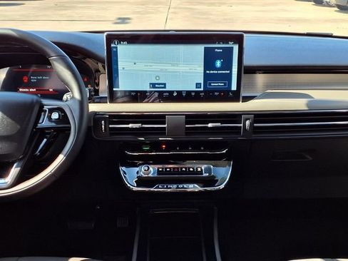 Used 2025 Lincoln Corsair FWD image 8