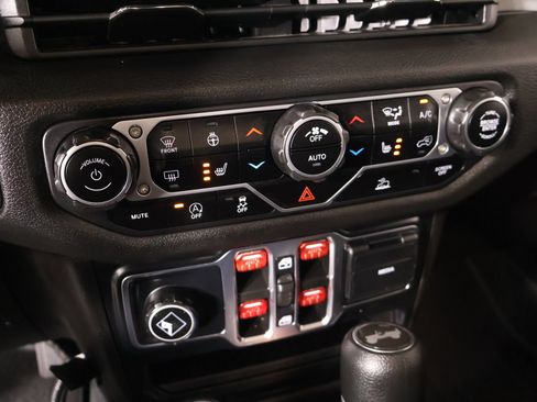 Used 2024 Jeep Wrangler Unlimited Sport AWD/4WD image 7